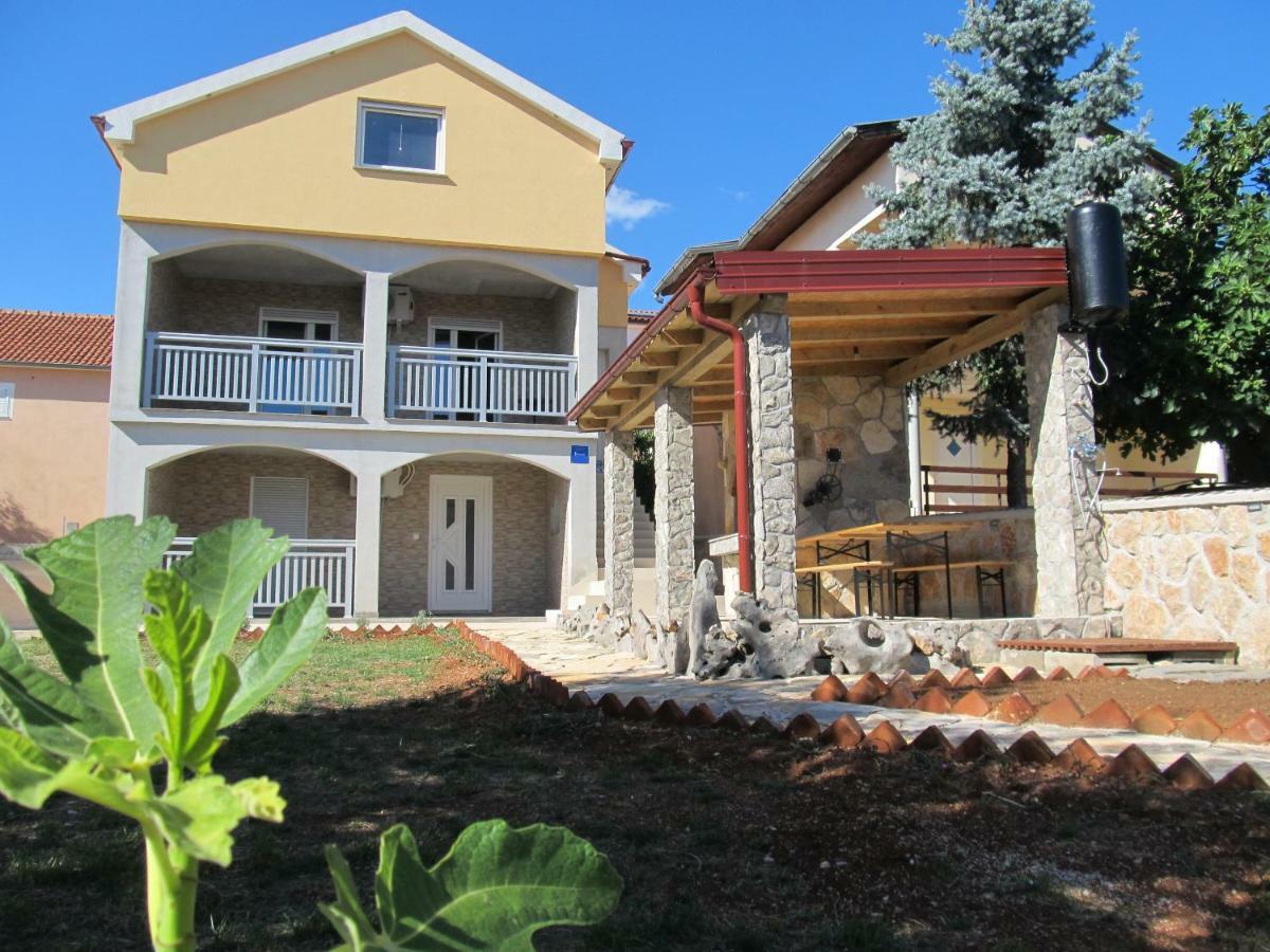 Apartmani Mala Sirena Maslenica Zewnętrze zdjęcie