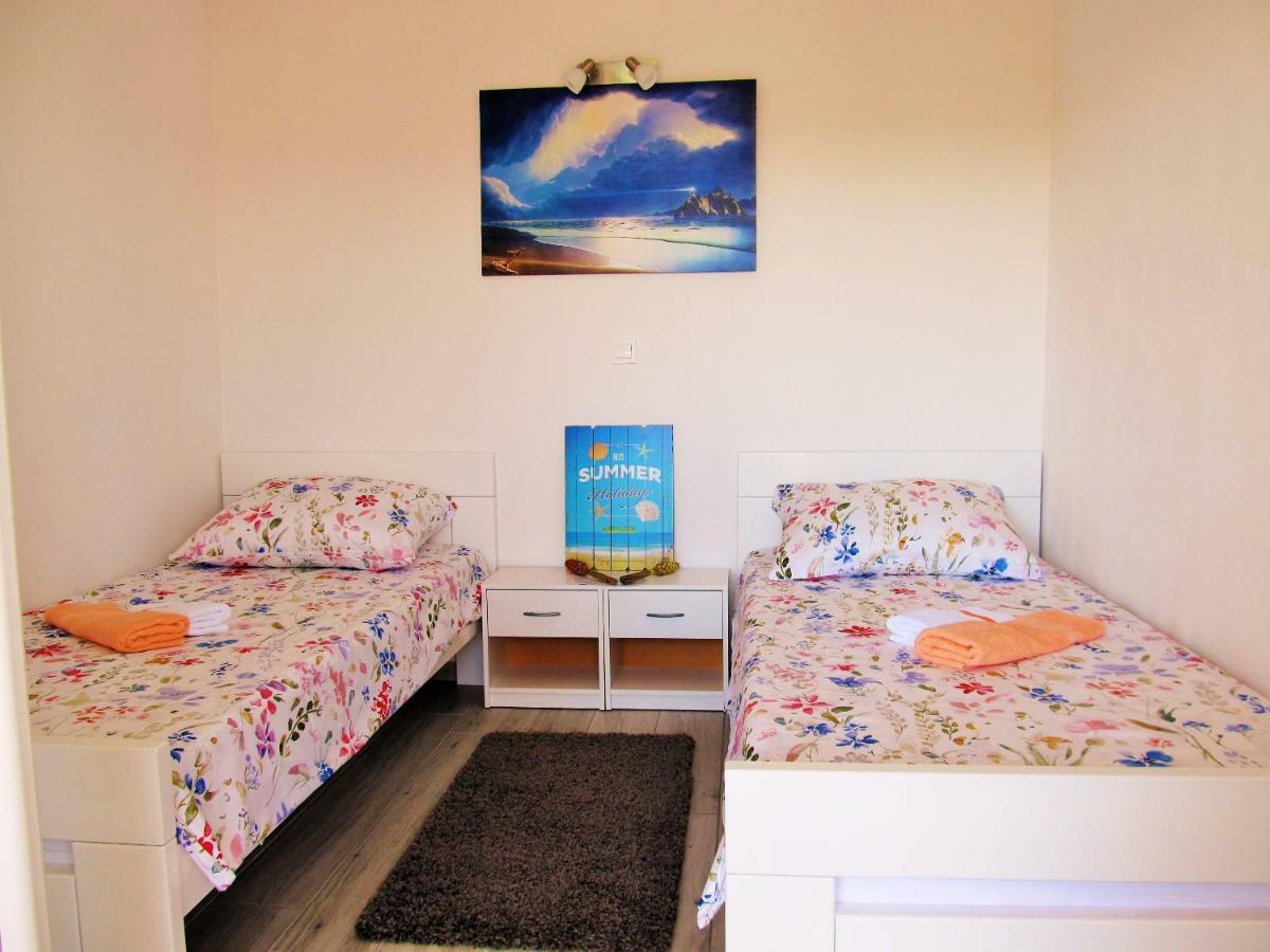 Apartmani Mala Sirena Maslenica Zewnętrze zdjęcie